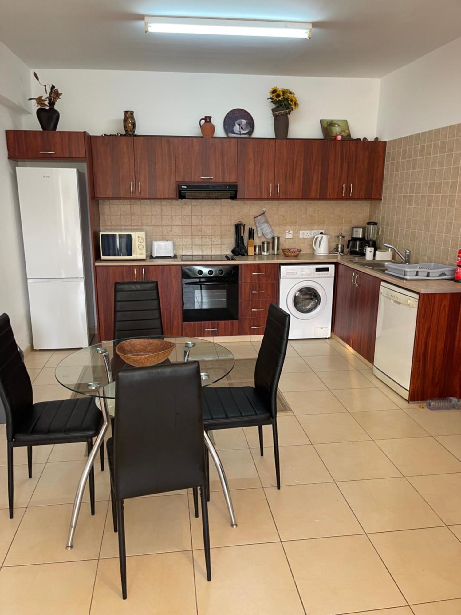 2 Bed Mountains And Costal Views With Pool *