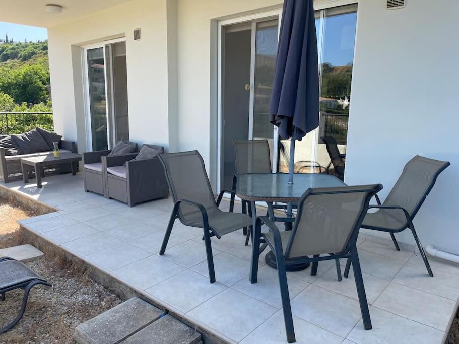 2 Bed Mountains And Costal Views With Pool *