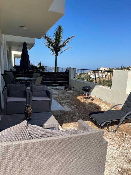 2 Bed Mountains And Costal Views With Pool Apartment