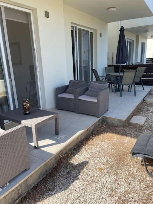 2 Bed Mountains And Costal Views With Pool