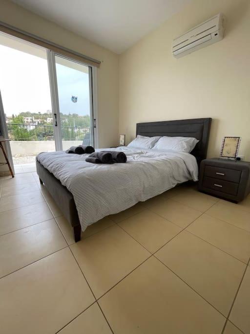 2 Bed Mountains And Costal Views With Pool Paphos