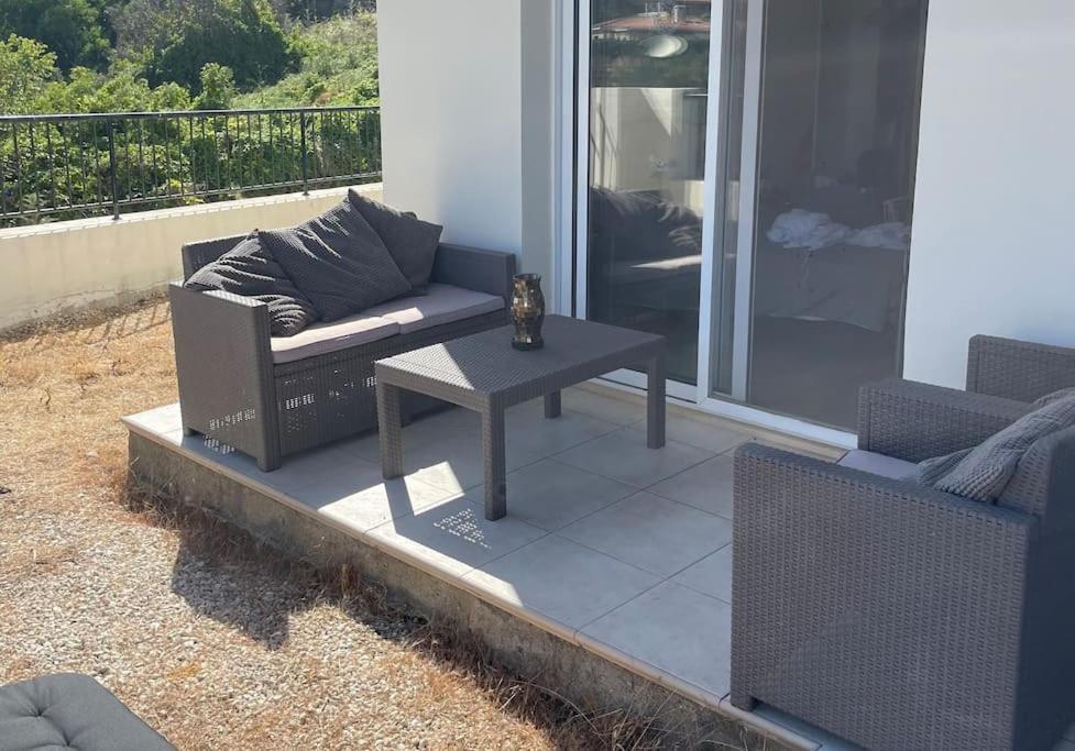 2 Bed Mountains And Costal Views With Pool