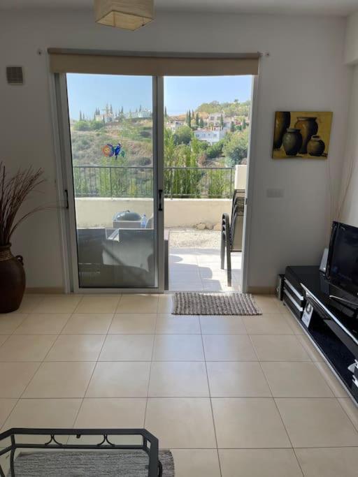 Apartment 2 Bed Mountains And Costal Views With Pool *