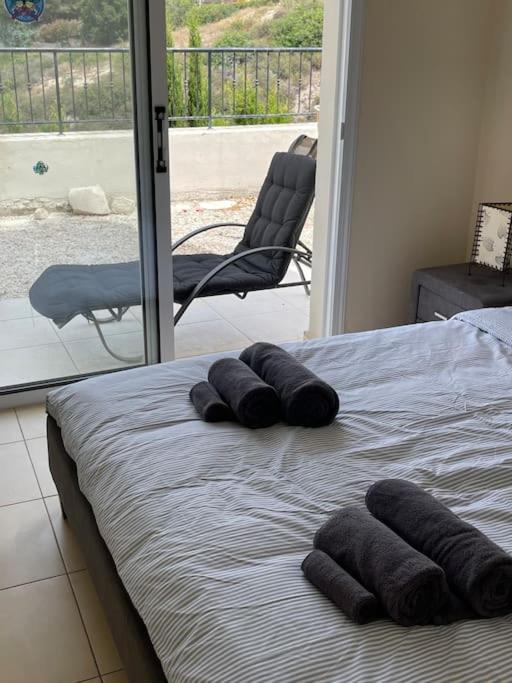 Apartment 2 Bed Mountains And Costal Views With Pool *