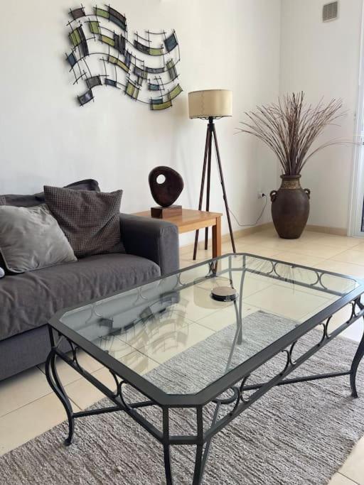 2 Bed Mountains And Costal Views With Pool Apartment *